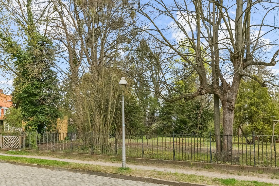 Land in Berlin, Berlin, Germany 2 - 19073080