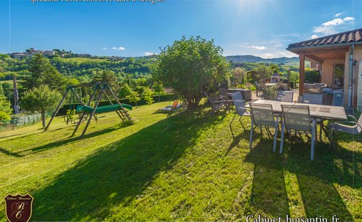 Haus in Ternand, Auvergne-Rhone-Alpen, Frankreich 1