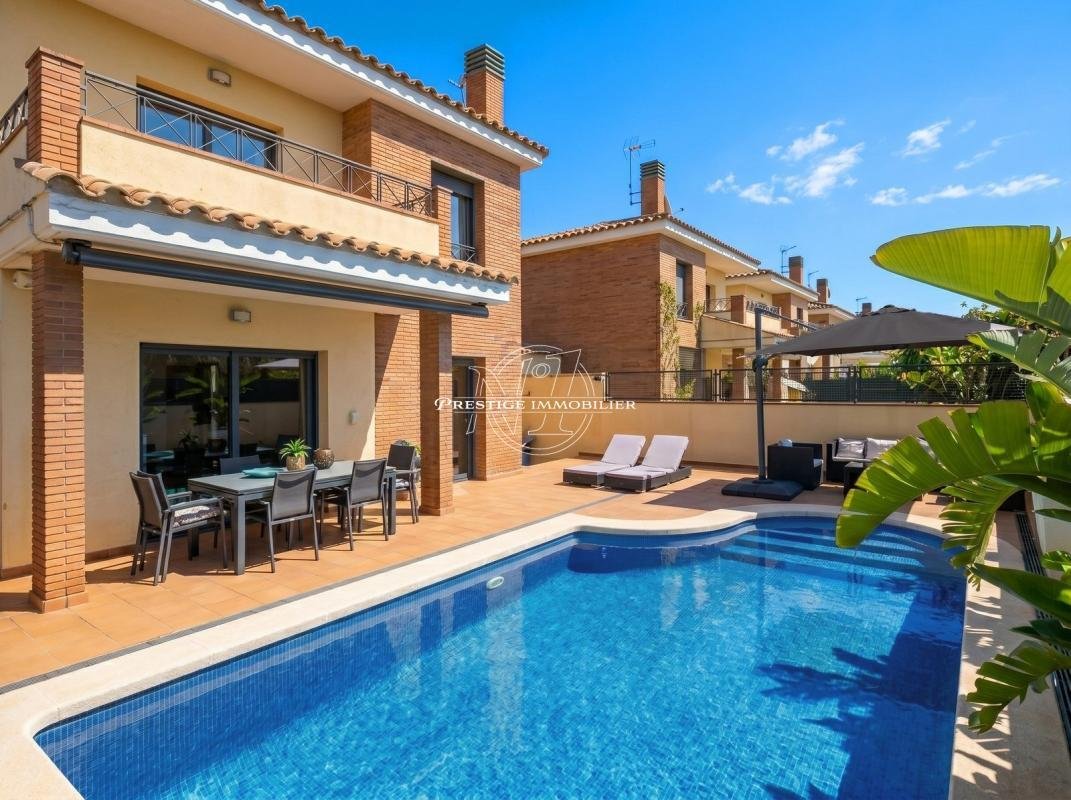 Villa in Empuriabrava, Catalonia, Spain 1 - 19070972