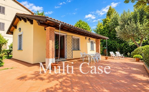 Villa in Pietrasanta, Tuscany, Italy 1