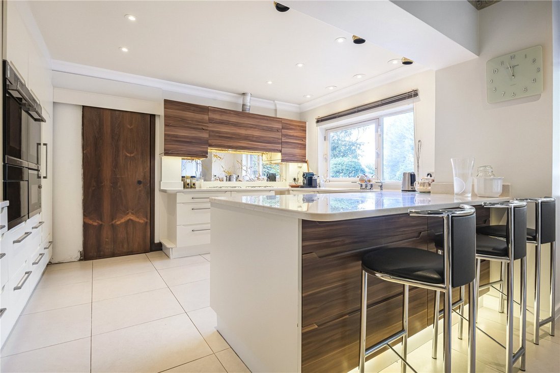 Bungalow in Elstree (Elstree and Borehamwood), Elstree und Borehamwood, England 4 - 19073857