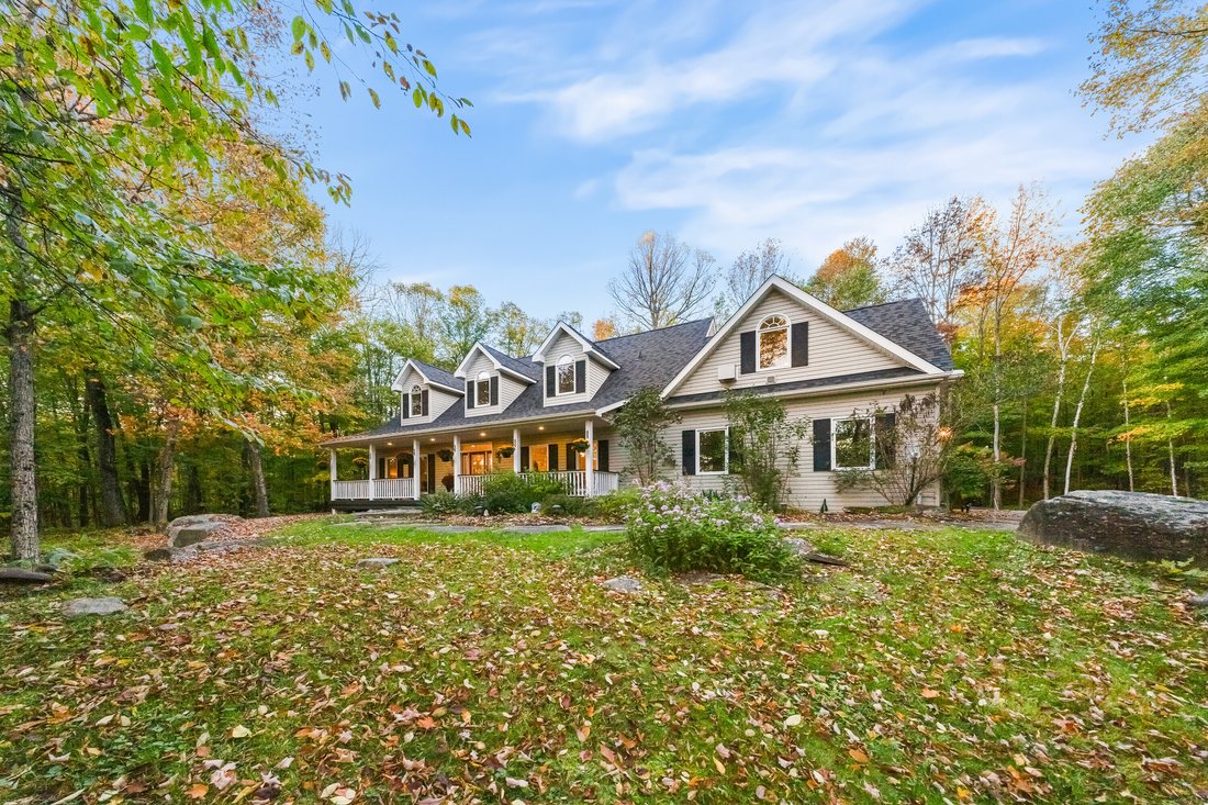 House in Huntsville, Ontario, Canada 1 - 19072636