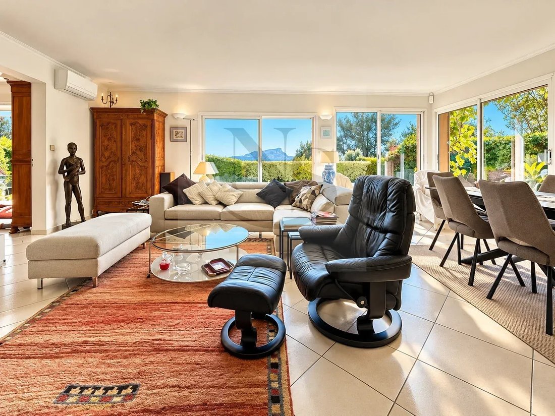 Villa in Mazenod-Bellevue-Saint Donat-Banon, Aix-en-Provence, France 4 - 19070892