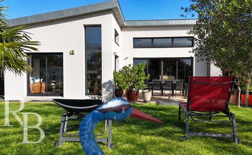 Haus in Centre Ville, Theix-Noyalo, Frankreich 1