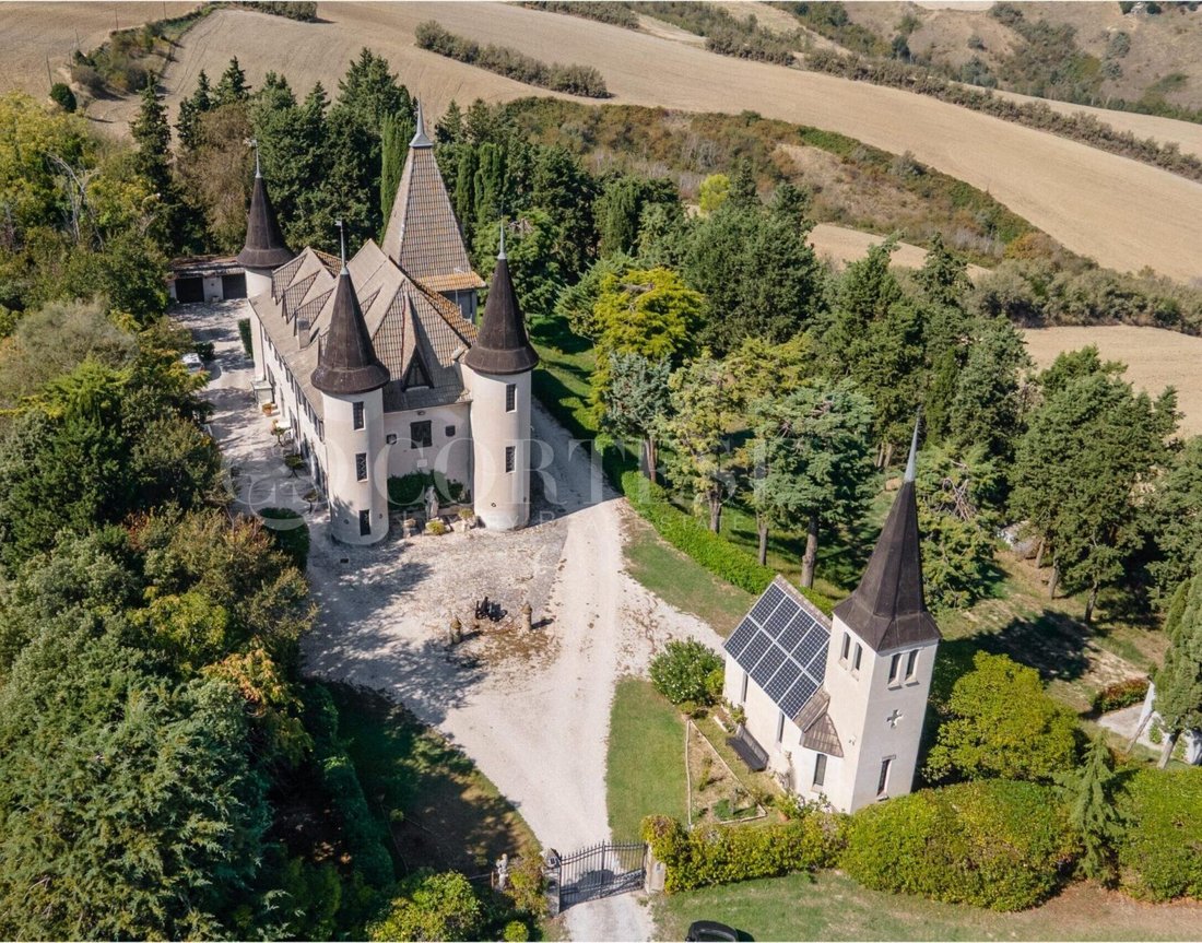 Villa in San Marcello, Marche, Marche, Italy 1 - 19073771