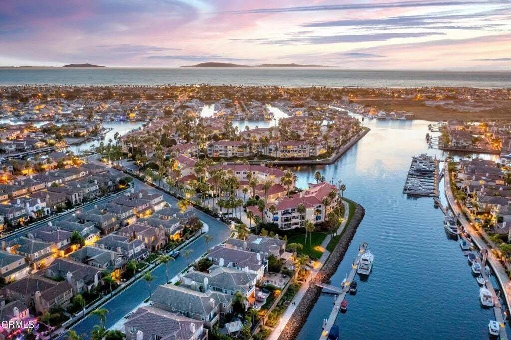 Condo in Oxnard, California, United States 1 - 19074220