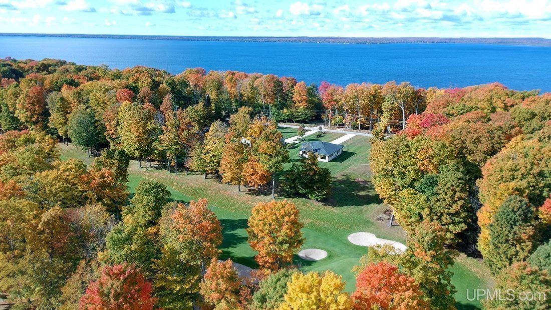 House in Manistique, Michigan, United States 2 - 19074608