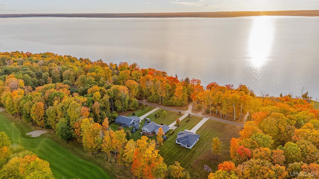 House in Manistique, Michigan, United States 4 - 19074608