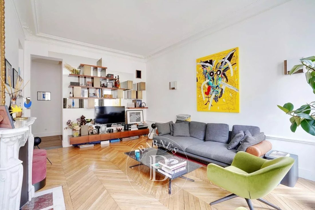Apartment in Europe, Paris 8e Arrondissement, Paris 4 - 19069607