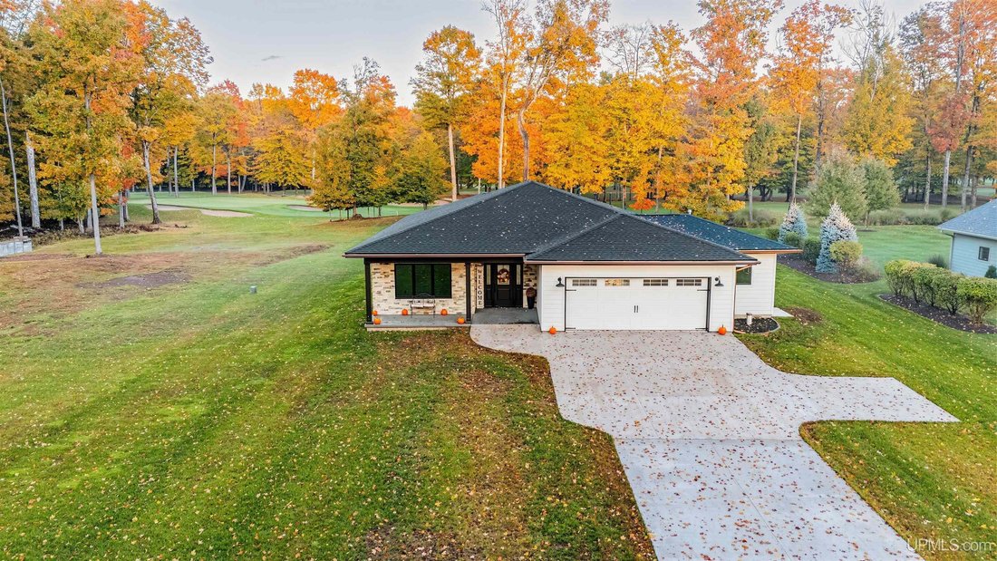 House in Manistique, Michigan, United States 1 - 19074608