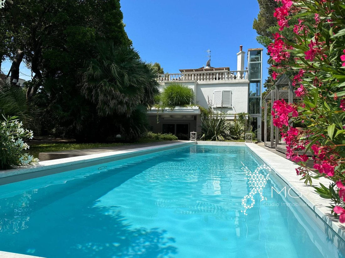 Villa in Livorno, Toskana, Italien 1 - 15908555