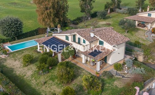 Villa in La Vaccheria, Lazio, Italy 1