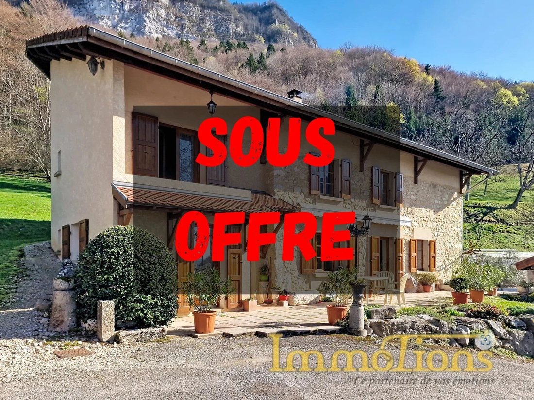 Maison à Saint-Gervais, Auvergne-Rhône-Alpes, France 1 - 17419696
