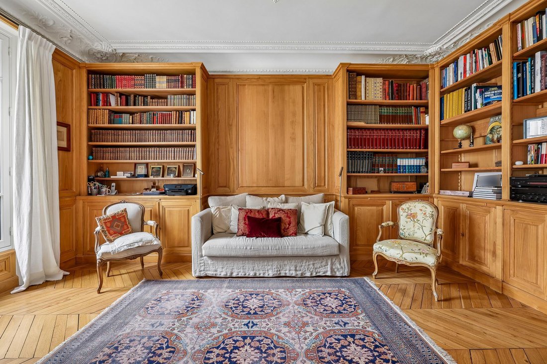 Apartment in Saint Philippe du Roule, Paris 8e Arrondissement, Paris 5 - 19071566
