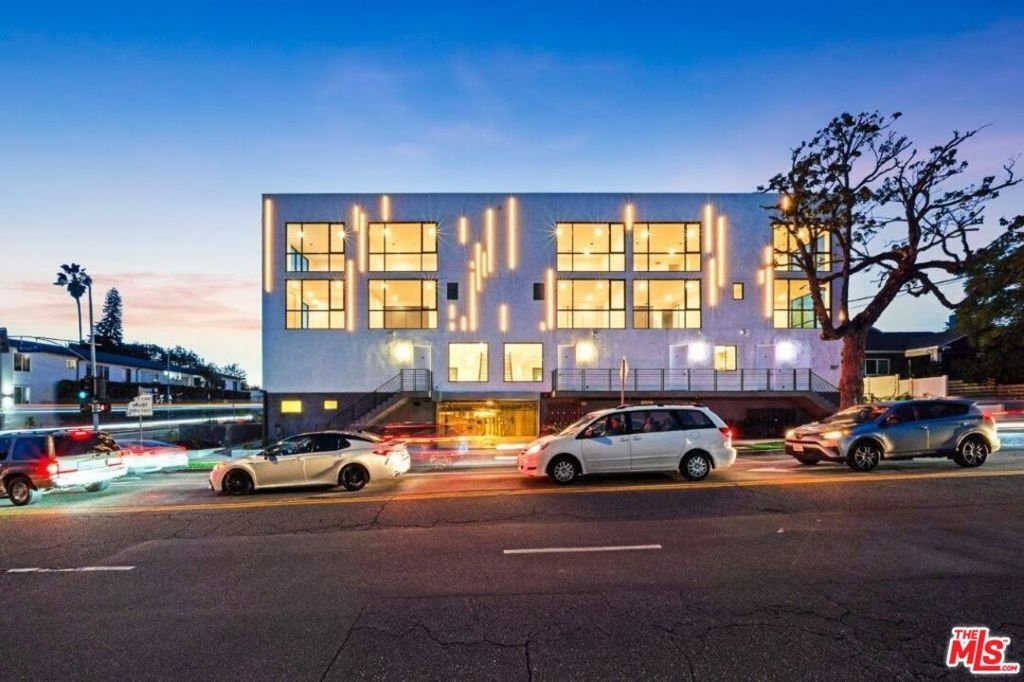 Los Angeles, California, United States 1 - 19073507