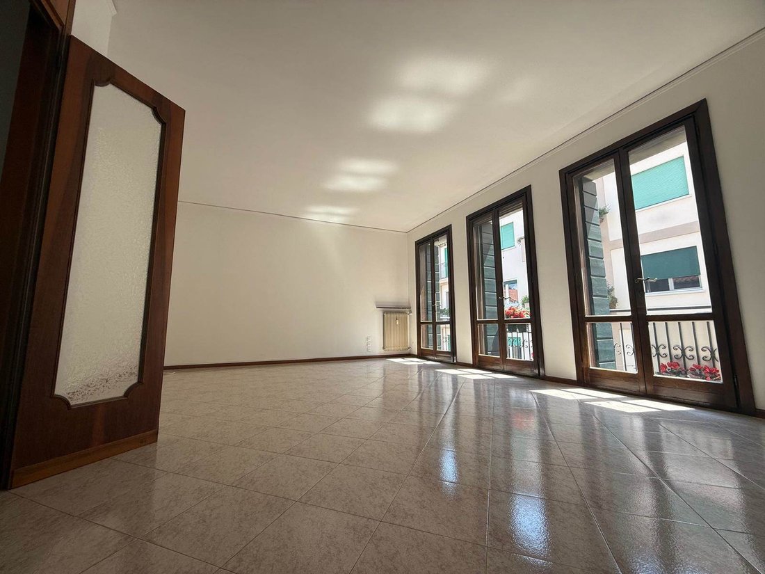 Apartment in Cathedral - Piazza dei Signori, Treviso, Italy 2 - 18537643