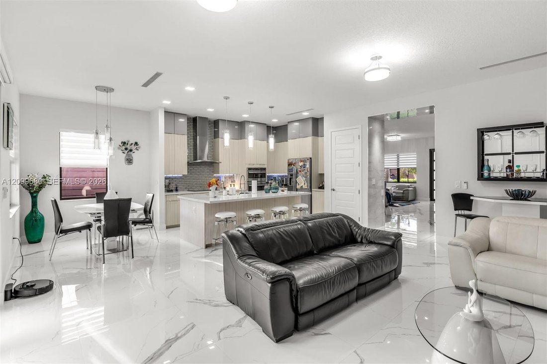 House in Hialeah, Florida, United States 5 - 19075095