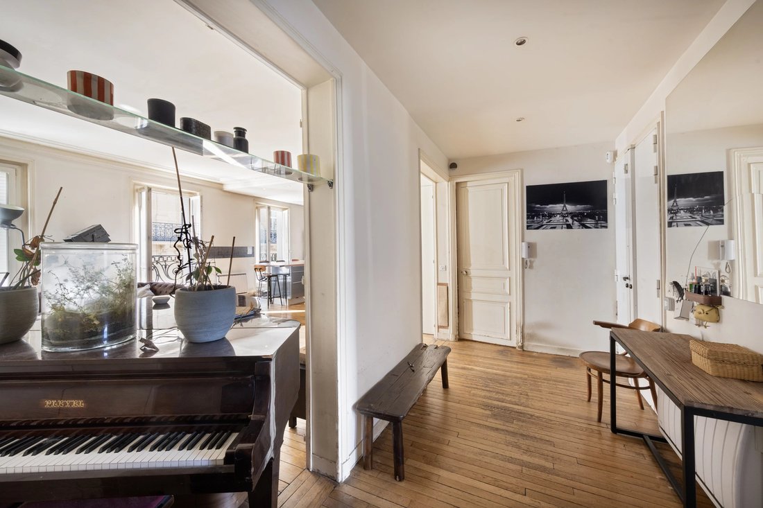 Apartment in Clichy-Trinité, Paris 9e Arrondissement, Paris 4 - 19069665