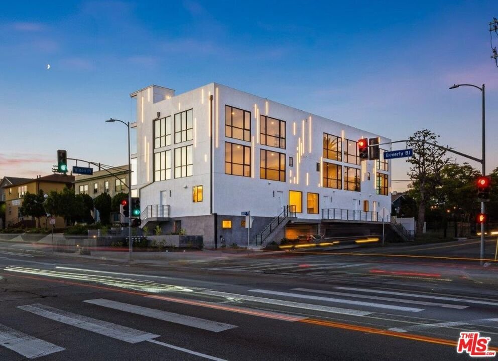 Los Angeles, California, United States 2 - 19073507