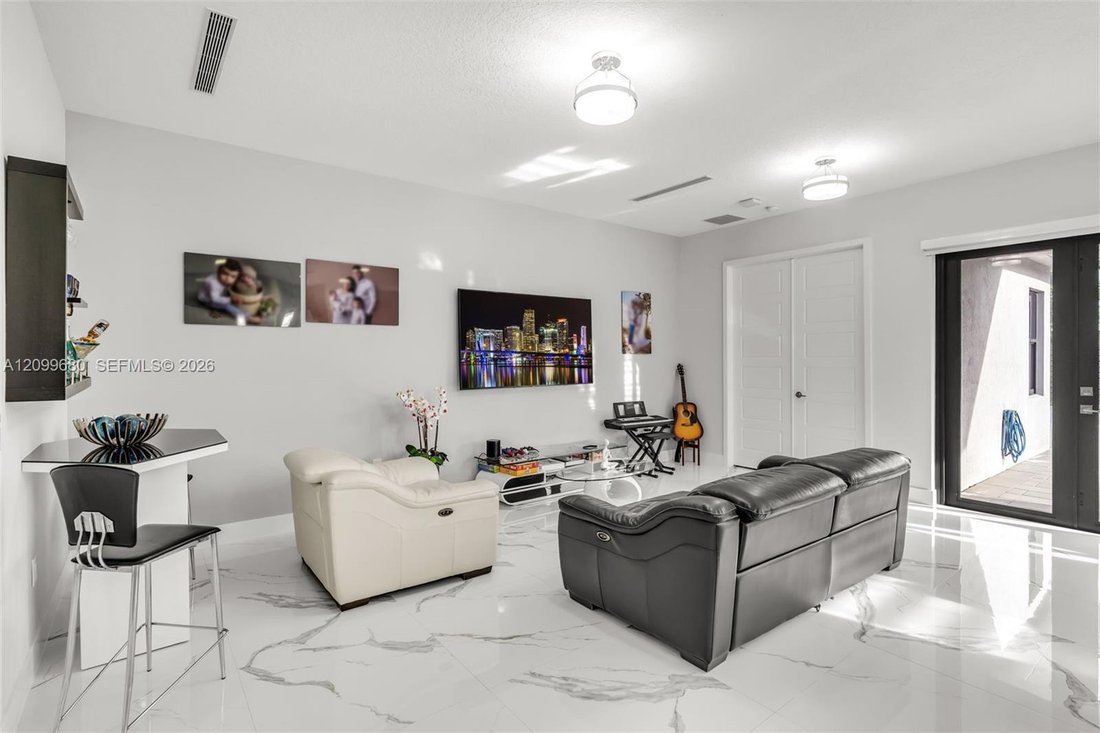 House in Hialeah, Florida, United States 4 - 19075095