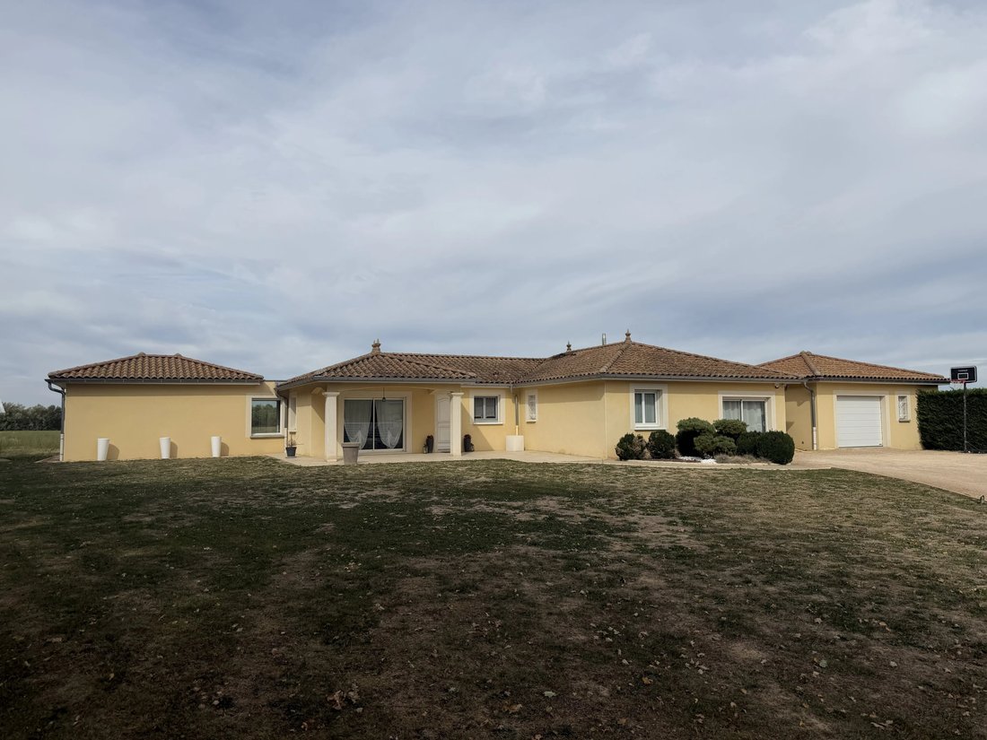 House in Amberieux-en-Dombes, Auvergne-Rhône-Alpes, France 1 - 19071303