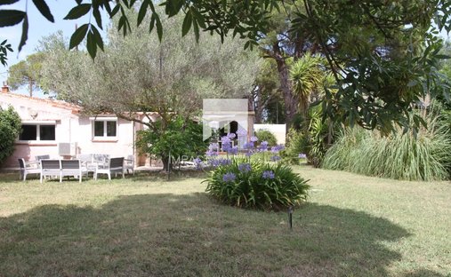 Landhaus in Hyères, Provence-Alpes-Côte d'Azur, Frankreich 1