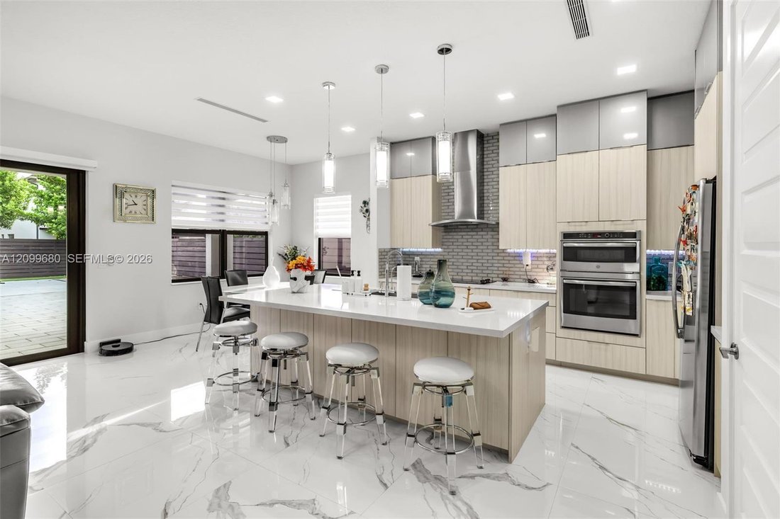 House in Hialeah, Florida, United States 1 - 19075095