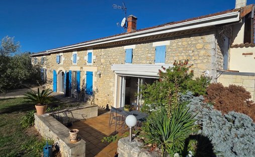 Casa en Saint-Sorlin-de-Conac, Nueva Aquitania, Francia 1