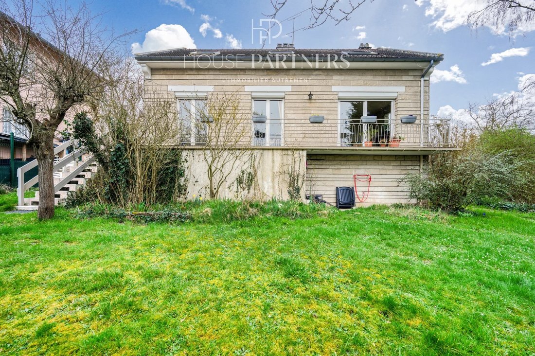 Haus in Sud, Chambourcy, Frankreich 1 - 18784642