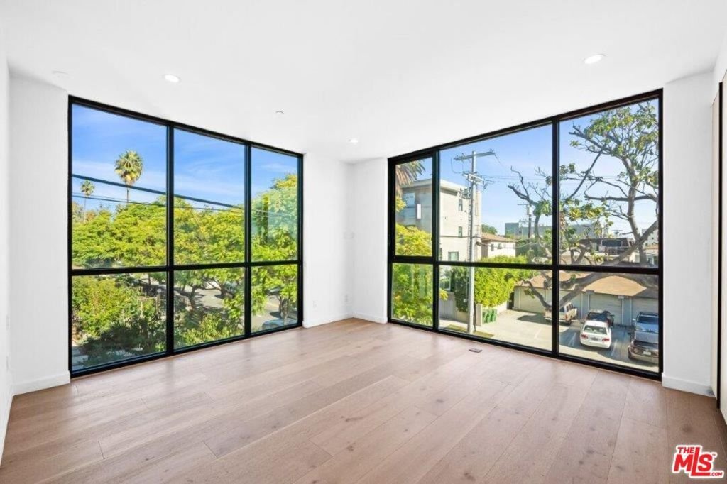 Los Angeles, California, United States 5 - 19073507