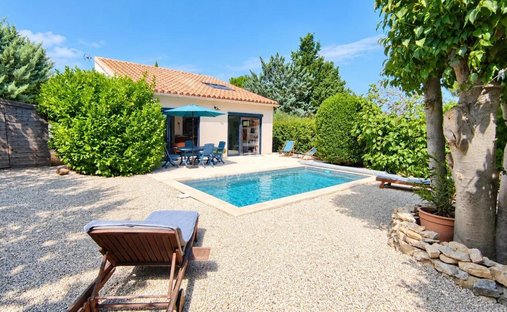 Villa à Fontvieille, Provence-Alpes-Côte d'Azur, France 1
