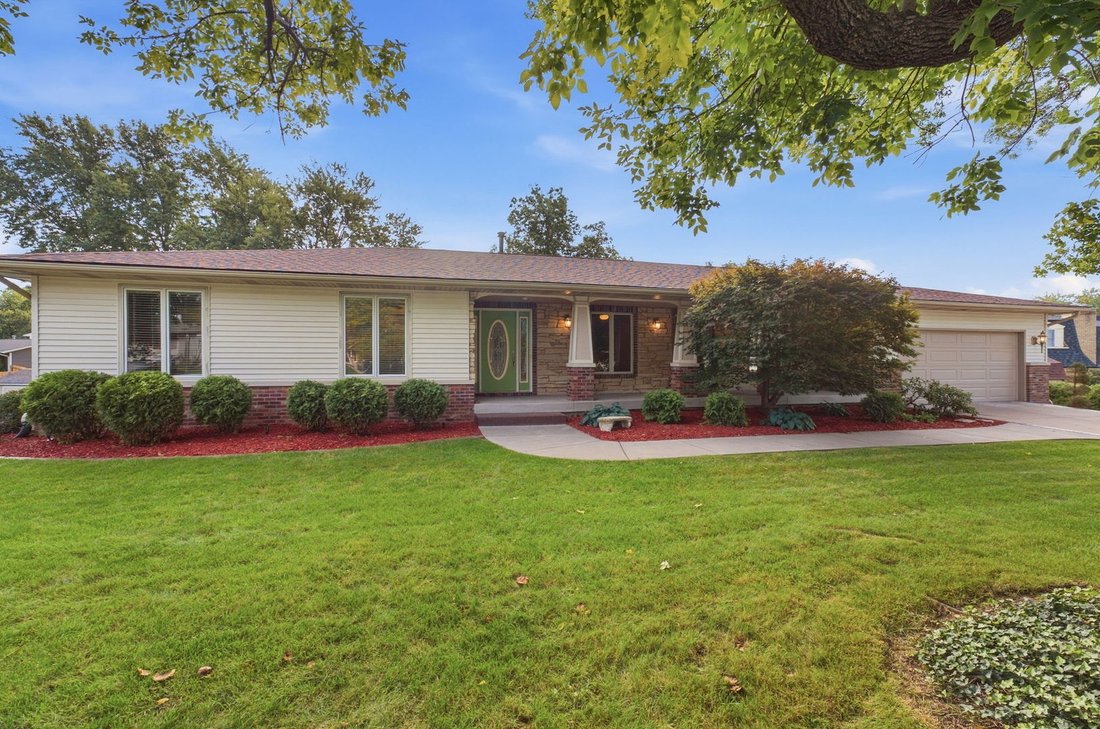 House in Bettendorf, Iowa, United States 3 - 19074495