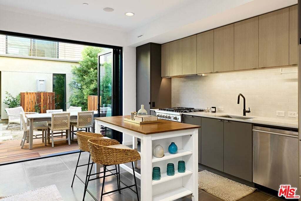 House in Los Angeles, California, United States 1 - 19073424