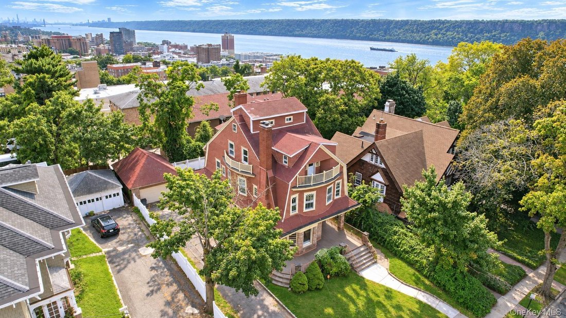 Yonkers, New York, United States 1 - 19068458
