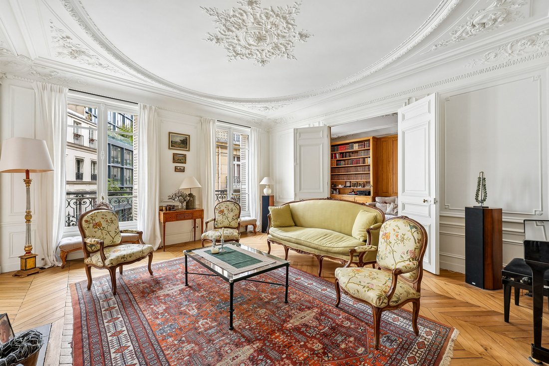 Apartment in Saint Philippe du Roule, Paris 8e Arrondissement, Paris 2 - 19071566