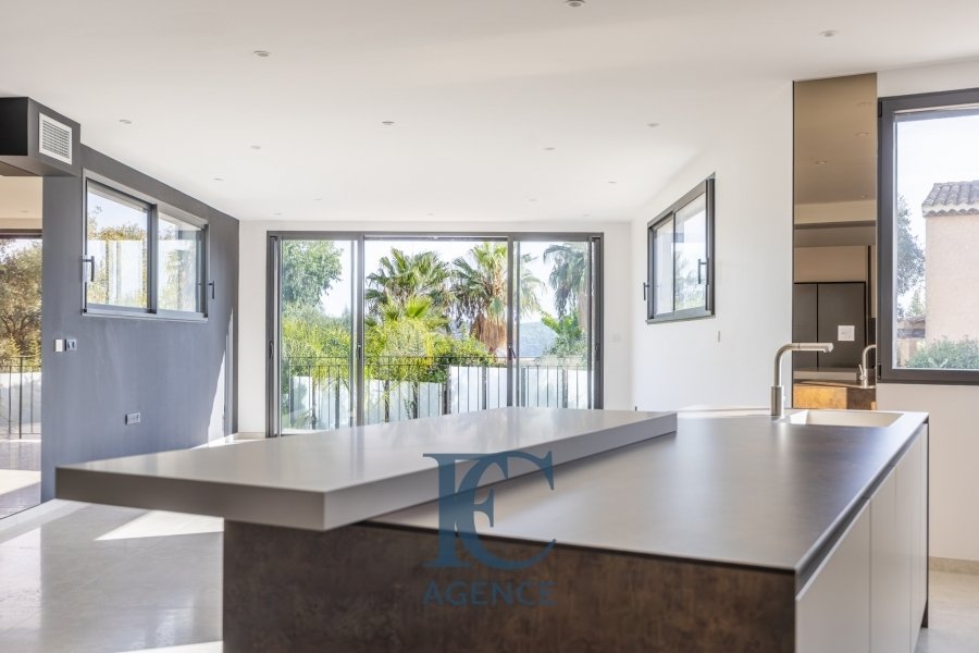 House in Saint-Cyr-sur-Mer, Provence-Alpes-Côte d'Azur, France 3 - 19070774
