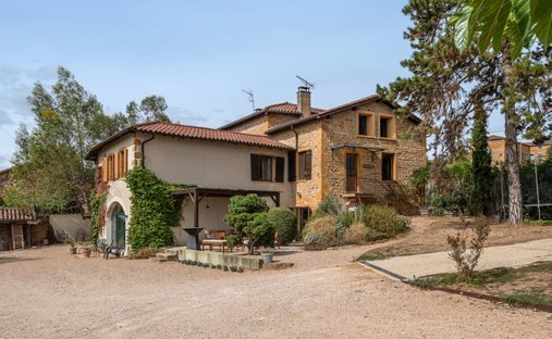 Haus in Saint-Jean-des-Vignes, Auvergne-Rhone-Alpen, Frankreich 1