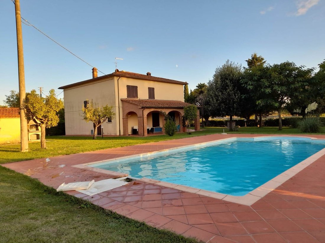 Villa en Lucignano, Toscana, Italia 1 - 15908495