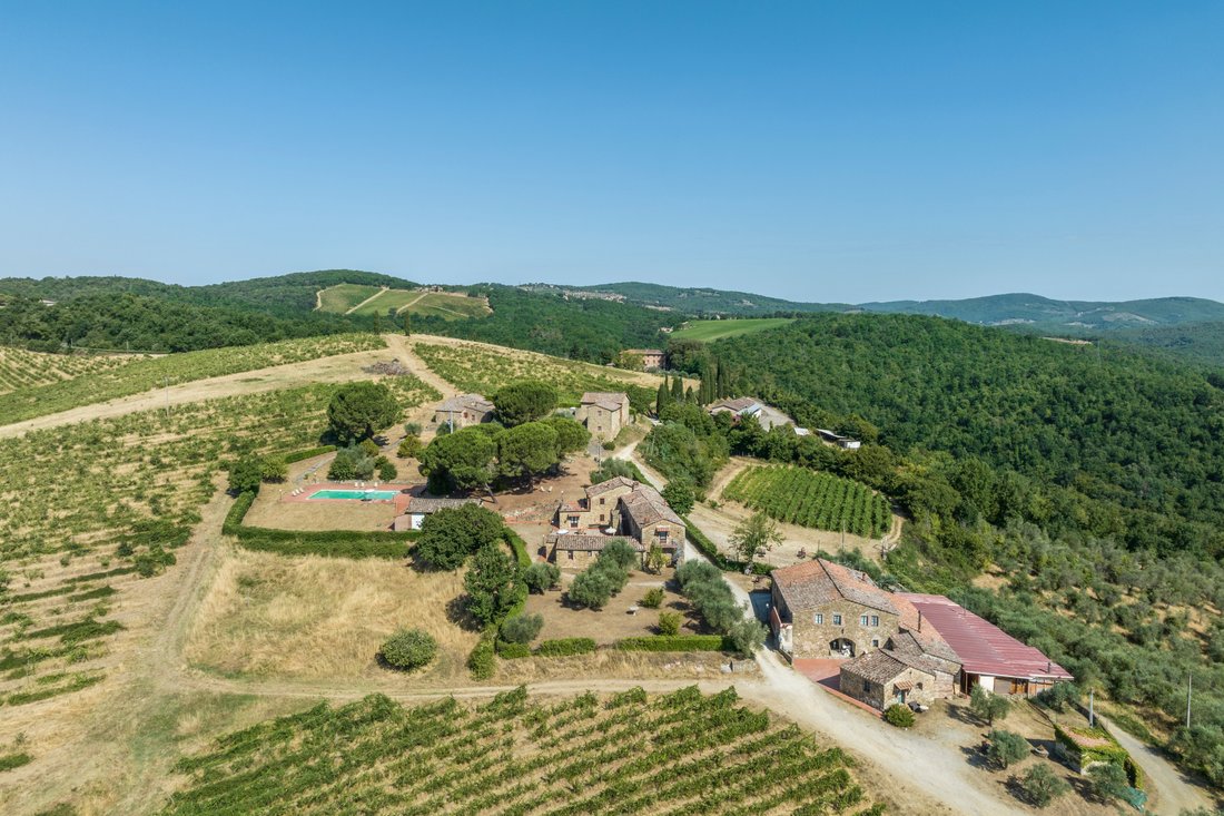 Estate in Radda in Chianti, Tuscany, Italy 3 - 19072697