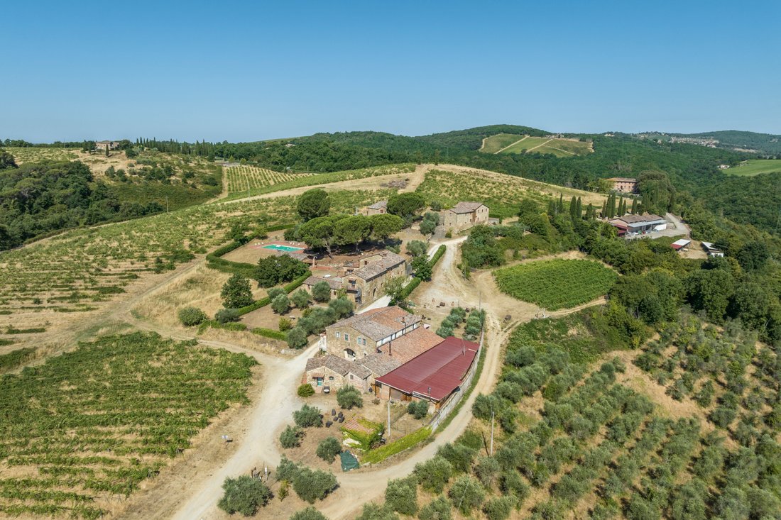 Estate in Radda in Chianti, Tuscany, Italy 4 - 19072697