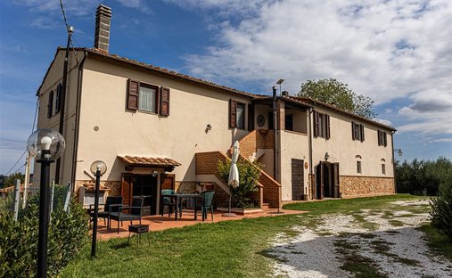 Maisons de campagne à Fauglia, Toscane, Italie 1