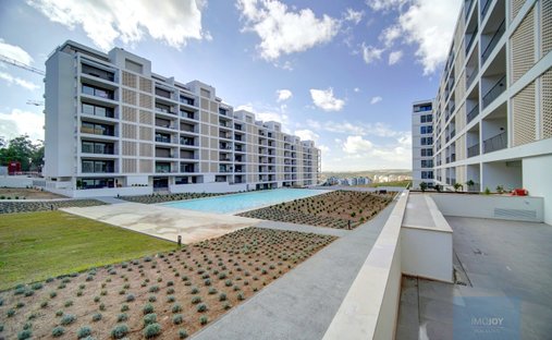 Apartment in Santo António dos Cavaleiros, Lisbon, Portugal 1