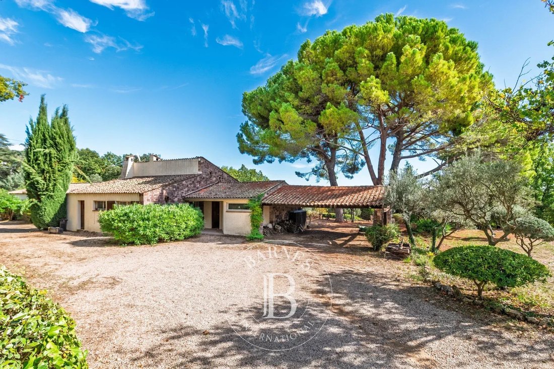 Casa a Bagnols-en-Forêt, Provenza-Alpi-Costa Azzurra, Francia 1 - 19081425