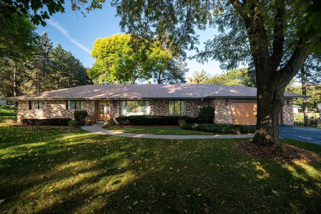 House in Brookfield, Wisconsin, United States 2 - 19079647