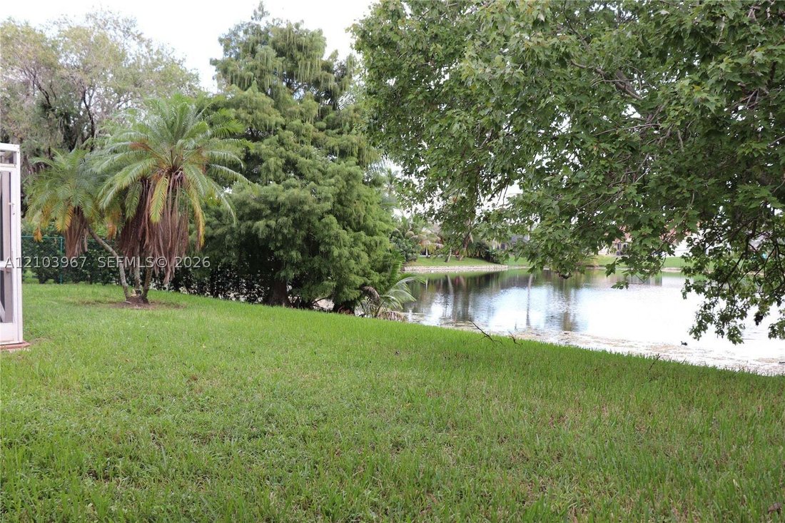Casa a Pembroke Pines, Florida, Stati Uniti 2 - 19078810