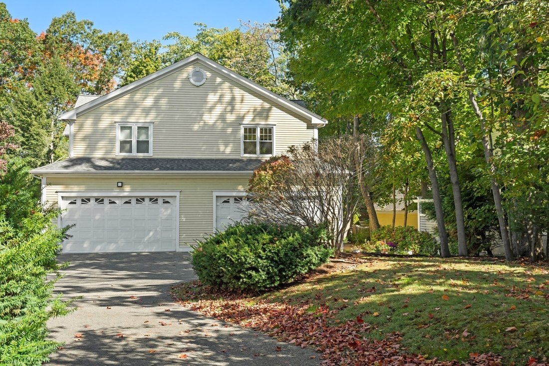 Condo in Newton, Massachusetts, United States 1 - 19079554