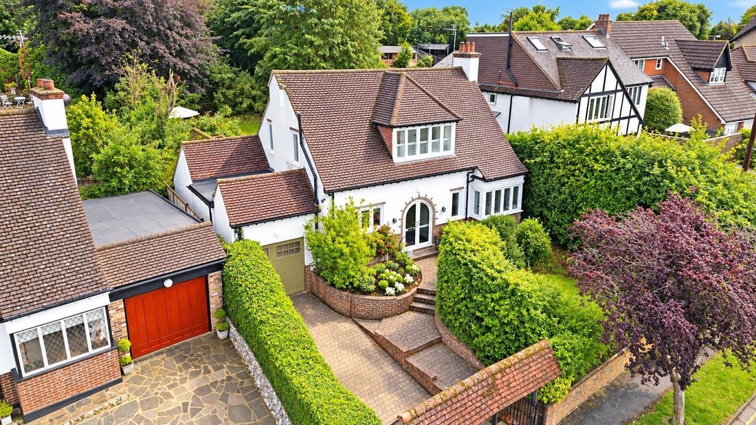 House in Woodcote Grove, London Borough of Croydon, England 1 - 16776901