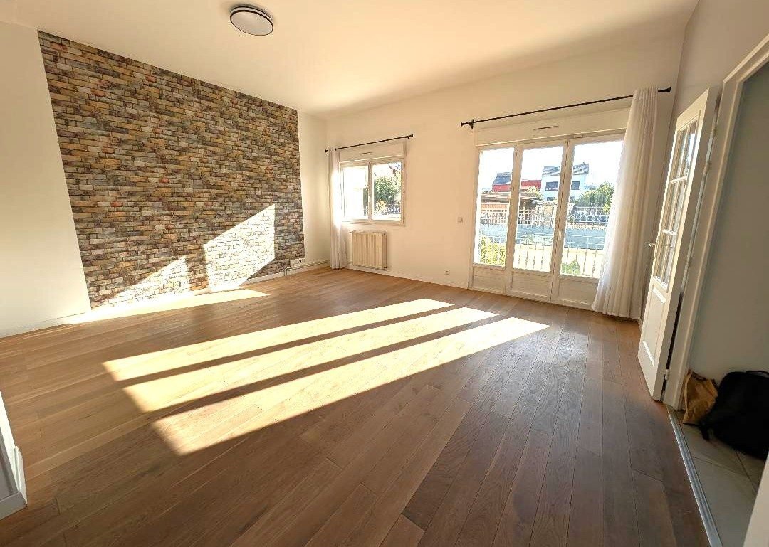 Apartment in Neuilly-Plaisance, Ile-de-France, France 1 - 19076582
