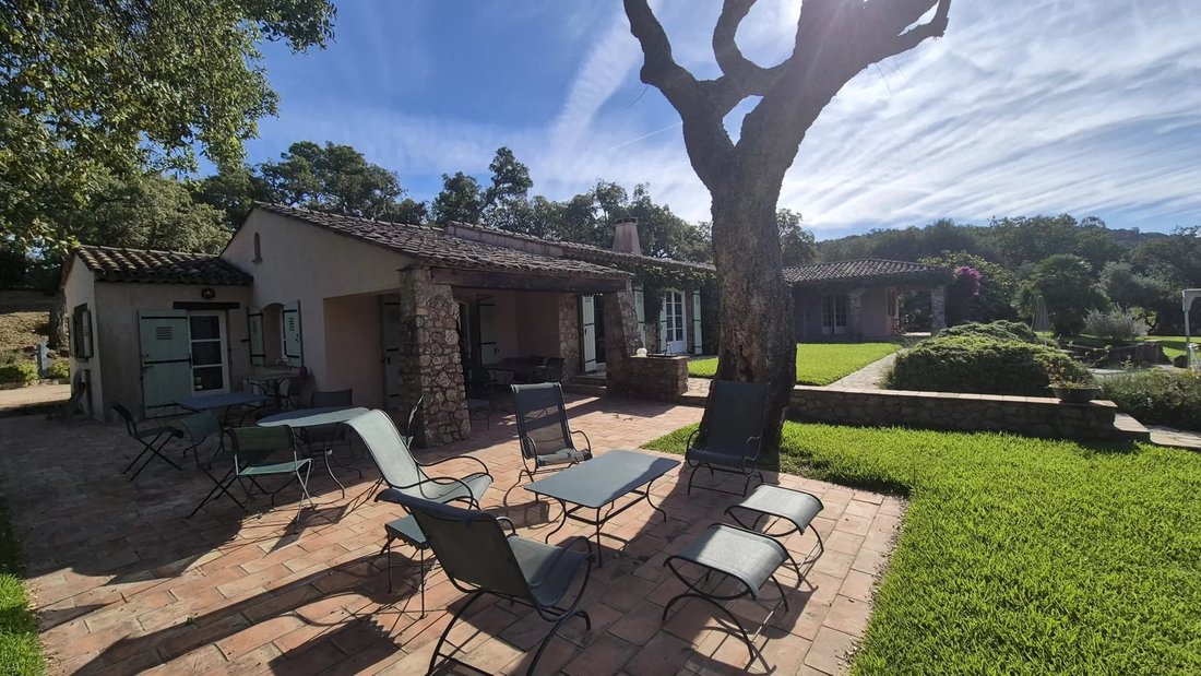 Estate in Le Plan-de-la-Tour, Provence-Alpes-Côte d'Azur, France 4 - 19079257