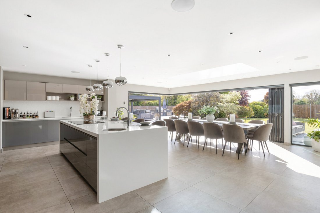 House in Sunbury, England 2 - 19077094